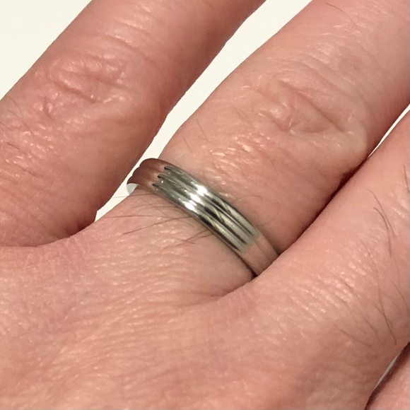 Silver Tone Ribbed Ring, Size 8 - Picture 4 of 4